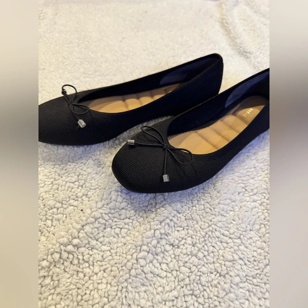 Kelly & Katie Black Flats with Bow Detail - Picture 3 of 3